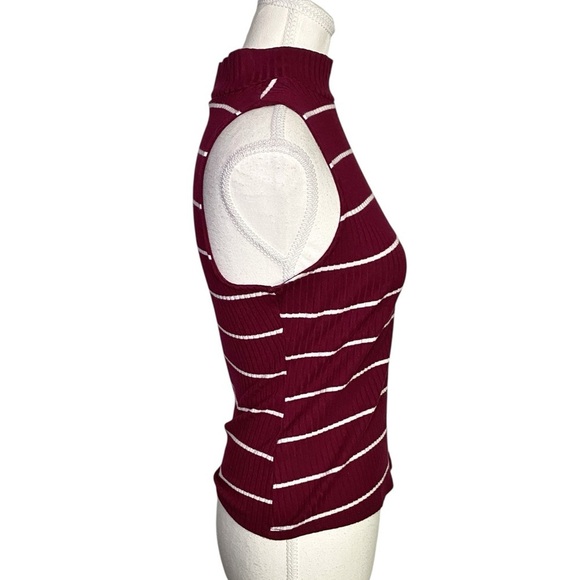 Arizona Jean Company Sleeveless Burgundy and White Striped Ribbed Top - Picture 3 of 12